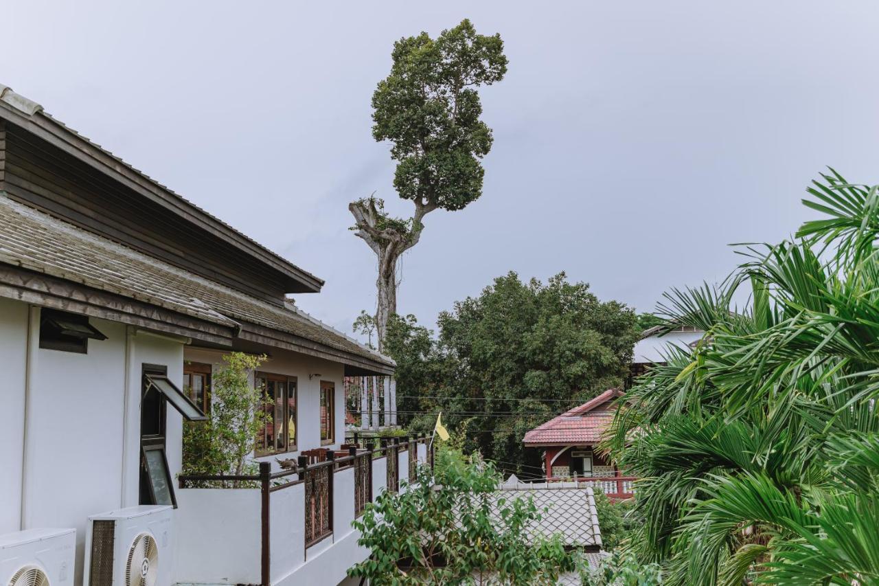 Baan Huenphen Hotel Chiang Mai Bagian luar foto