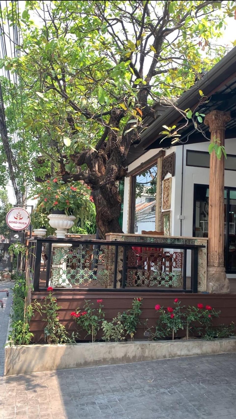 Baan Huenphen Hotel Chiang Mai Bagian luar foto
